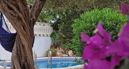 "Flora"@MARISOL: 400m to the beach, private pool, A/C, WiFi, dog beach