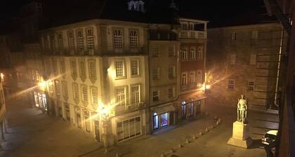 Apartamento na praça Dom Duarte, 3Âș andar com varanda