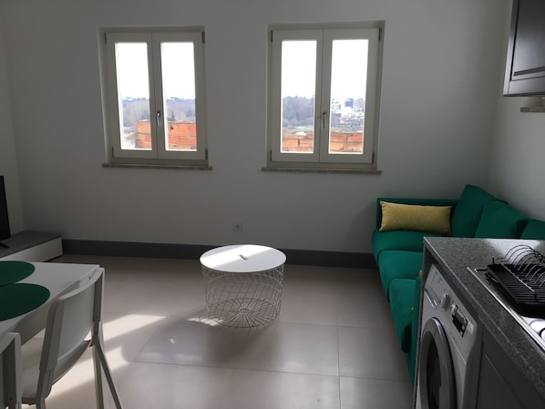 Interior - Apartamento na Praça Dom Duarte, 3º Andar com Varanda (Viseu)