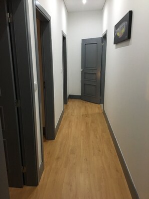 Interior - Apartamento na Praça Dom Duarte, 3º Andar com Varanda (Viseu)