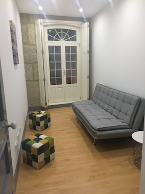 Interior - Apartamento na Praça Dom Duarte, 3º Andar com Varanda (Viseu)