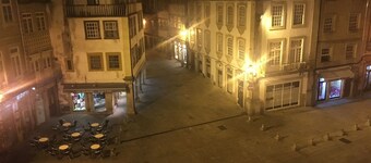 Apartamento na Praça Dom Duarte, 3º Andar com Varanda