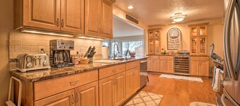 Luxurious 3-BR Lakefront Cottage on Lake Erie - Book Your Lakeside Retreat Today