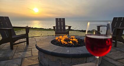 Luxurious 3-BR Lakefront Cottage on Lake Erie - Book Your Lakeside Retreat Today