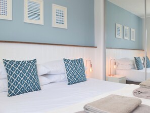 3 多间卧室、免费 WiFi、床单