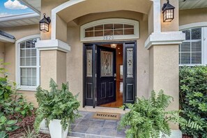 Exterior detail - Elegance by the Sea – 15min to Nights of Lights (Vilano Beach)