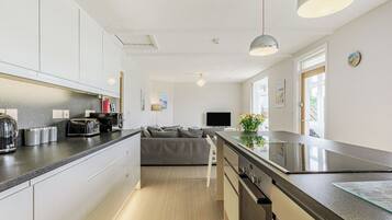 Dishwasher, highchair