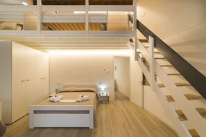 2 bedrooms, desk, iron/ironing board, WiFi