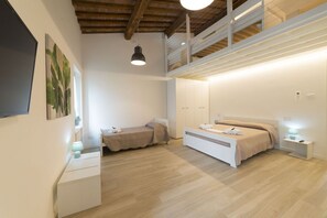 2 bedrooms, desk, iron/ironing board, WiFi