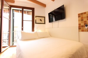 1 bedroom, iron/ironing board, free WiFi, bed sheets - La lonja -- old town Palma (Palma de Mallorca)