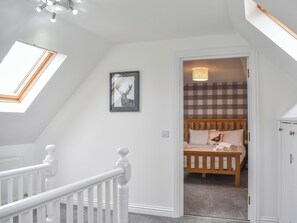 3 عدّة غرف نوم وواي فاي مجانًا وملاءات أسرّة