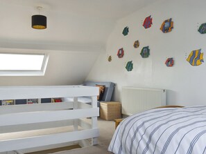 3 bedrooms, free WiFi, bed sheets - 3 bedroom accommodation in Scarborough (Scarborough)