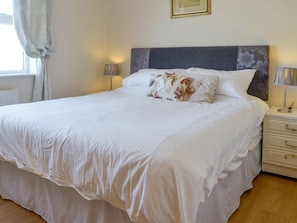 3 bedrooms, travel crib, free WiFi, bed sheets