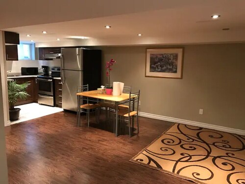 Entire Two Bedrooms Apartment for Toronto Visitor