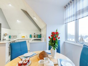 Dining - 2 bedroom accommodation in Paignton (Paignton)