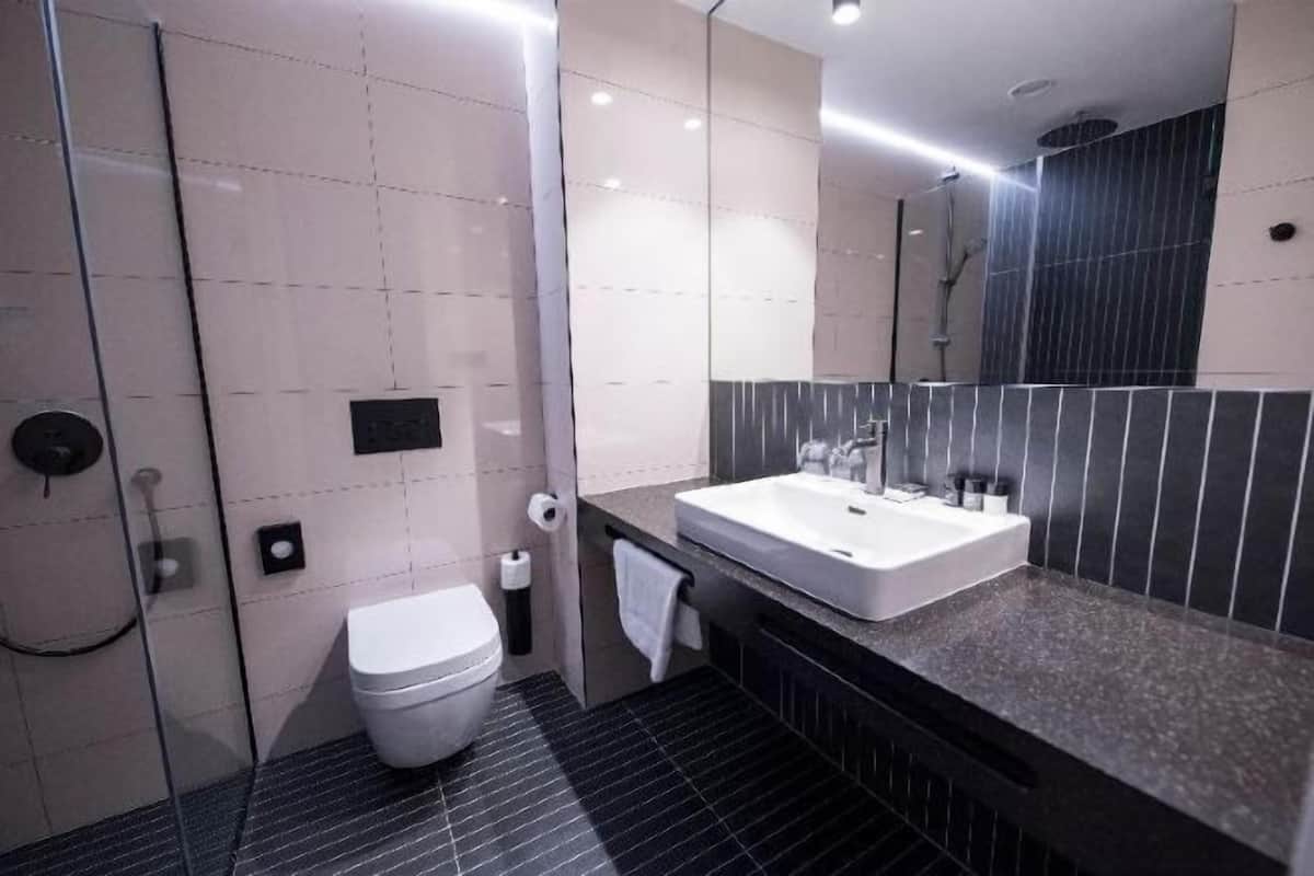 Bathroom | Rainfall showerhead, free toiletries, hair dryer, towels