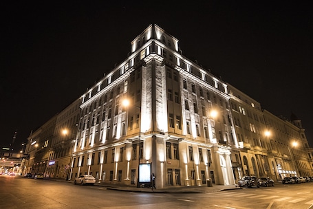 Fachada. The Gold Bank