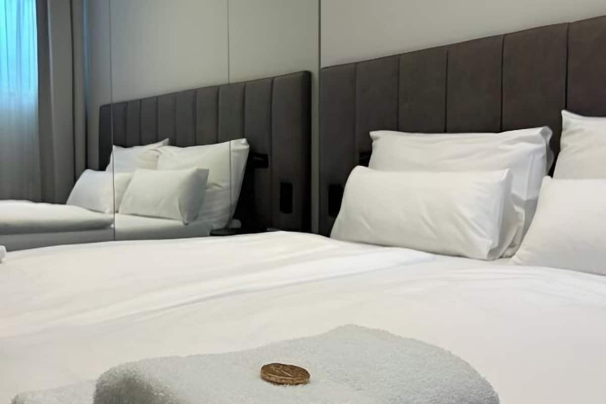 Minibar, värdeförvaringsskåp på rummet och mörkläggningsgardiner