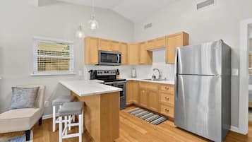 KylskÄp, mikrovÄgsugn, ugn och spishÀll