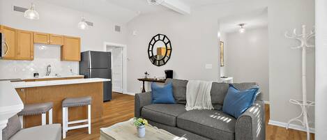 TV, caminetto, studio