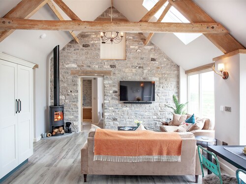 2 bedroom accommodation in Southwood, near Glastonbury