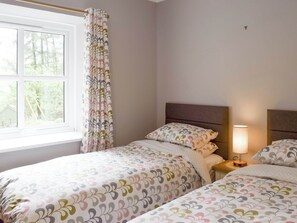 2 bedrooms, free WiFi, bed sheets - 2 bedroom accommodation in Campsie Fells nr Fintry (Campsie Fells nr Fintry)