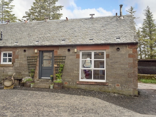 2 bedroom accommodation in Campsie Fells nr Fintry