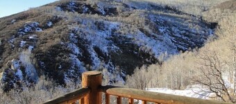 Cabin, 4 Bedrooms + Loft, 4.5 Baths, (Sleeps 8-12) Mountain views with trails