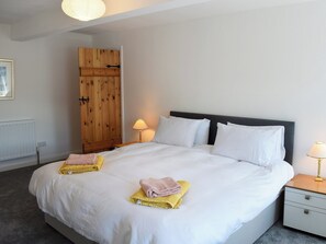 3 bedrooms, free WiFi, bed sheets