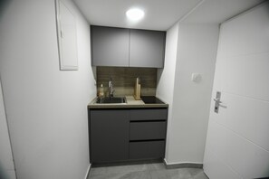 Frigorifero, microonde, pentole/stoviglie/utensili