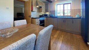 Unclassified image, 5 of 27, button - 3 bedroom accommodation in Newby Bridge, near Windermere (Newby Bridge, near Windermere)