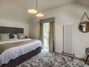 5 bedrooms, free WiFi, bed sheets