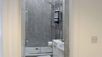 Regndusch och handdukar