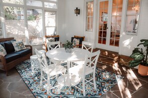 تناول الطعام