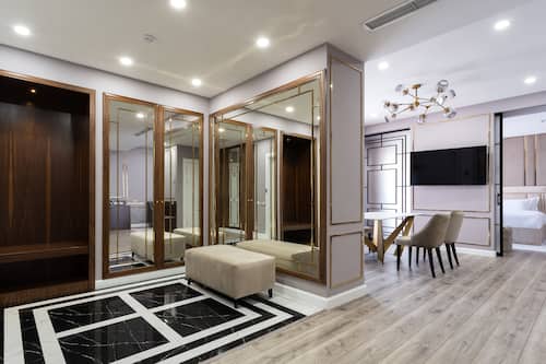 Ropa de cama de alta calidad, camas con efecto memoria y minibar