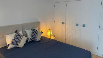 2 makuuhuonetta, silitysrauta/-lauta, ilmainen Wi-Fi, vuodevaatteet