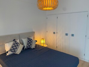 2 makuuhuonetta, silitysrauta/-lauta, ilmainen Wi-Fi, vuodevaatteet