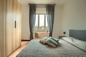 2 Schlafzimmer, Schreibtisch, Reisekinderbett, kostenloses WLAN