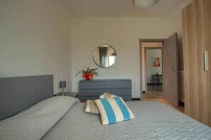 2 bedrooms, desk, travel crib, free WiFi - Appartamento con A/c, Lavastoviglie e Ascensore (Imperia)