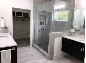 Combined shower/bathtub, hair dryer, towels, soap