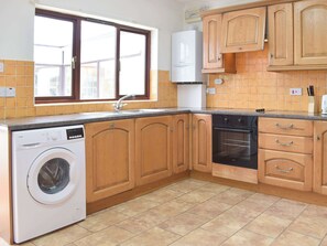 Dishwasher, highchair - 2 bedroom accommodation in Pembroke (Pembroke)