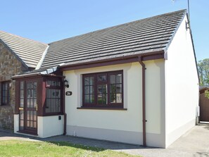 Exterior - 2 bedroom accommodation in Pembroke (Pembroke)