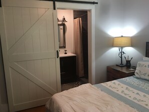 5 bedrooms, desk, iron/ironing board, free WiFi