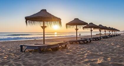 Lovely apartment, with direct access to the beach,, 7 swimming and huge garden