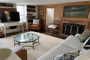Smart TV, fireplace, books, offices