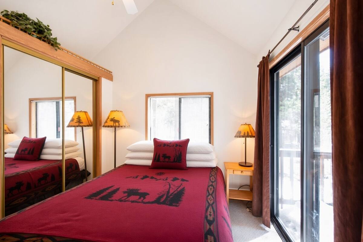 Standard Cabin (Cascade/Pet Friendly) | WiFi (free), individually furnished, bed sheets