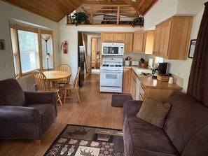 Standard Cabin (Young at Heart) | Private kitchen | Mini-fridge, microwave, coffee/tea maker, toaster - Willamette Pass Inn Chalets (Crescent)