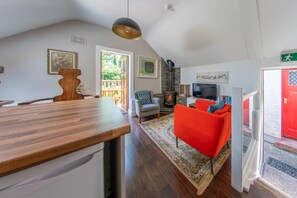 Interior - Own door apartment surrounded by mature gardens in the Wicklow mountains (DONARD)