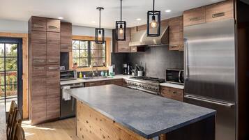 House, Multiple Beds, Mountain View (The Dollar Point Villa) | Private kitchen | Oven, toaster, blender, coffee grinder