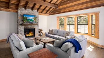 House, Multiple Beds, Mountain View (The Dollar Point Villa) | Living room